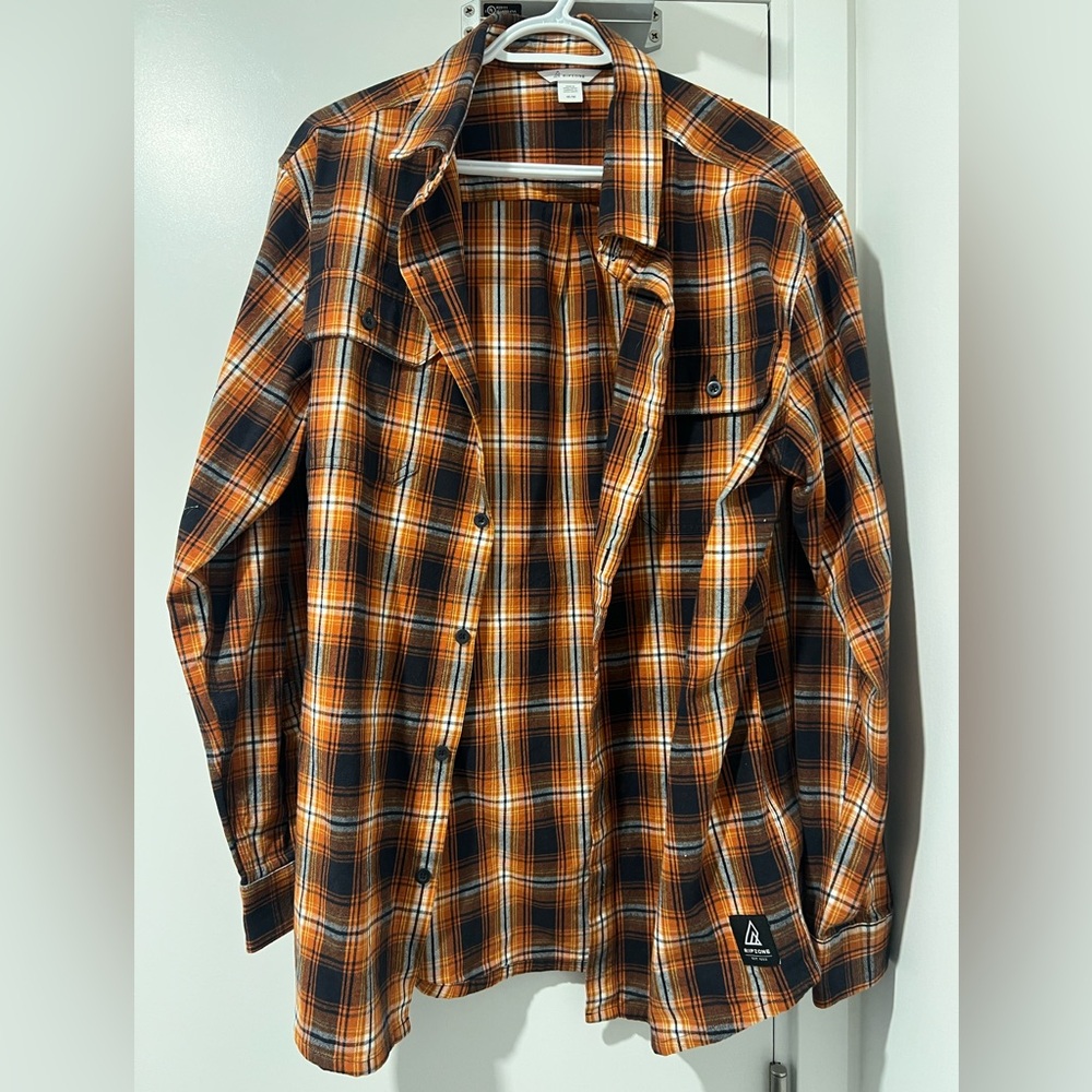Men’s ripzone long sleeve flannel. Size: medium